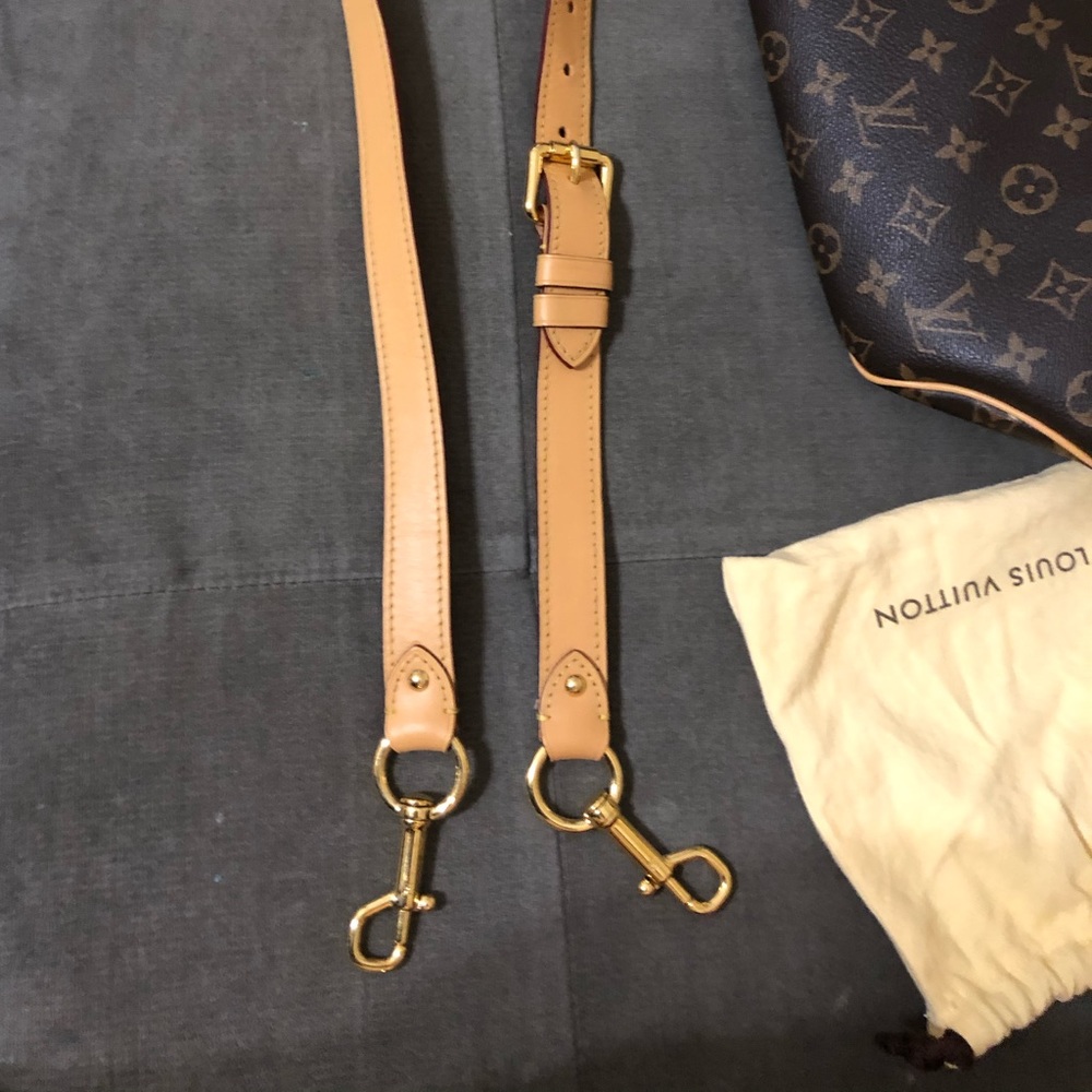 Louis Vuitton J00109
SHOULDER STRAP VVN